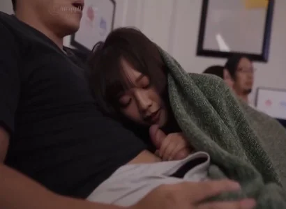 Cô em họ tinh nghịch vụng trộm