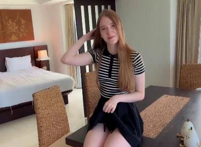 Anh chàng đi du lịch một mình gạ địt cô lễ tân dễ thương
