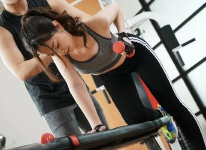 Anh PT số hưởng và người phụ nữ thiếu thốn tình dục chịch nhau